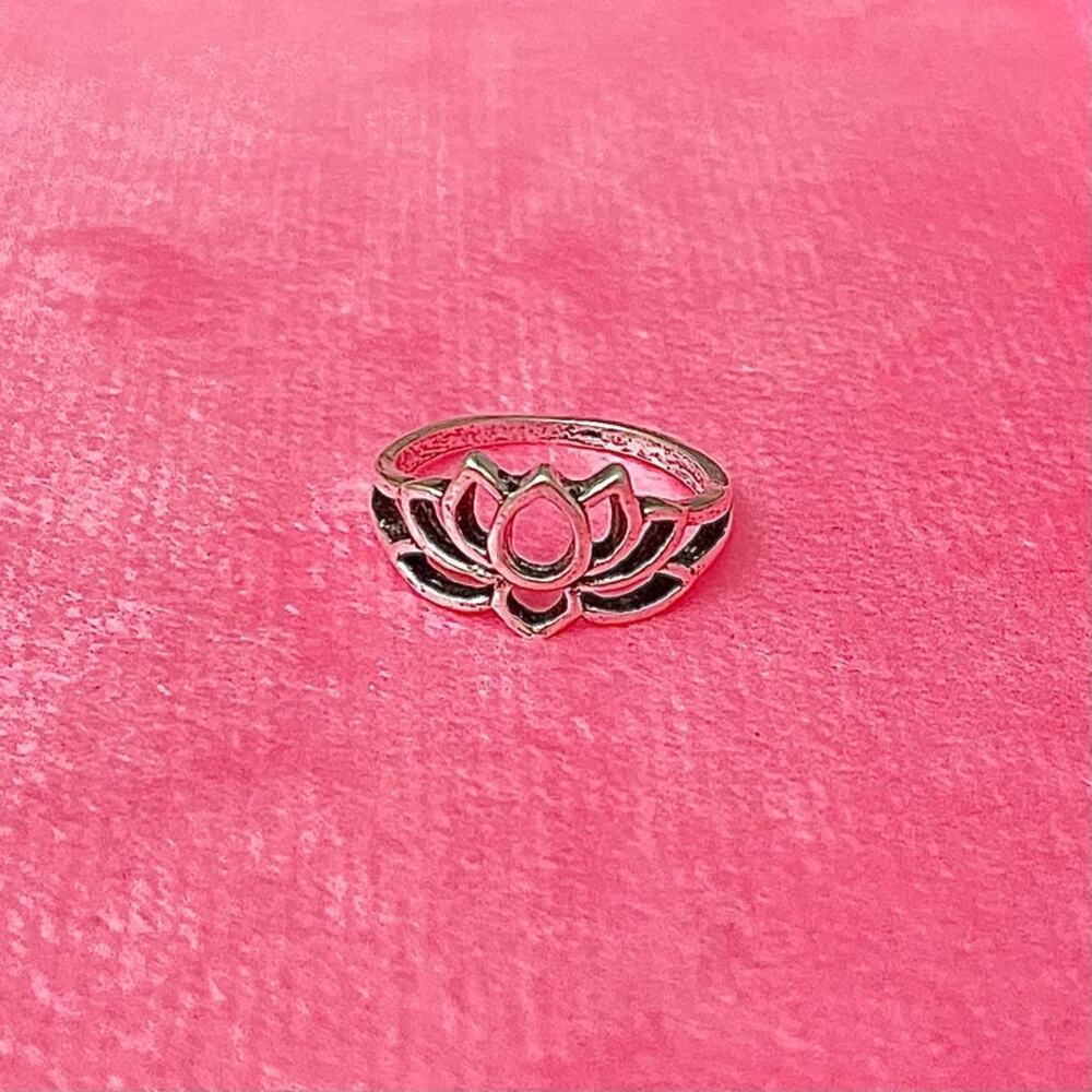 Womens Vintage Ring Size 6.5 Silver Lotus Flower Jewelry
